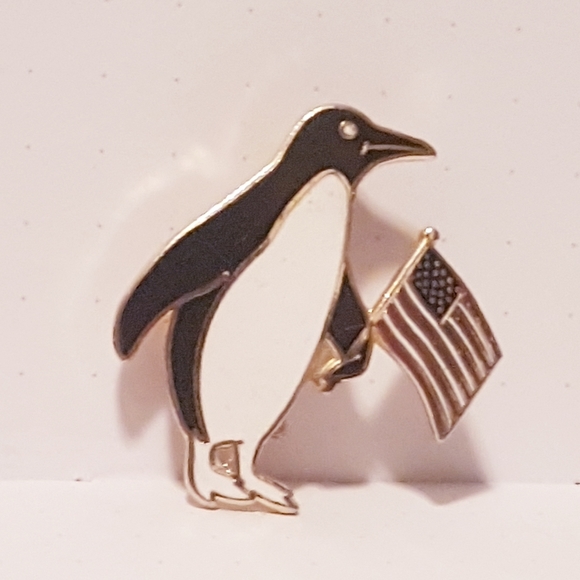 Penguin Enamel Pin - Picture 9 of 10